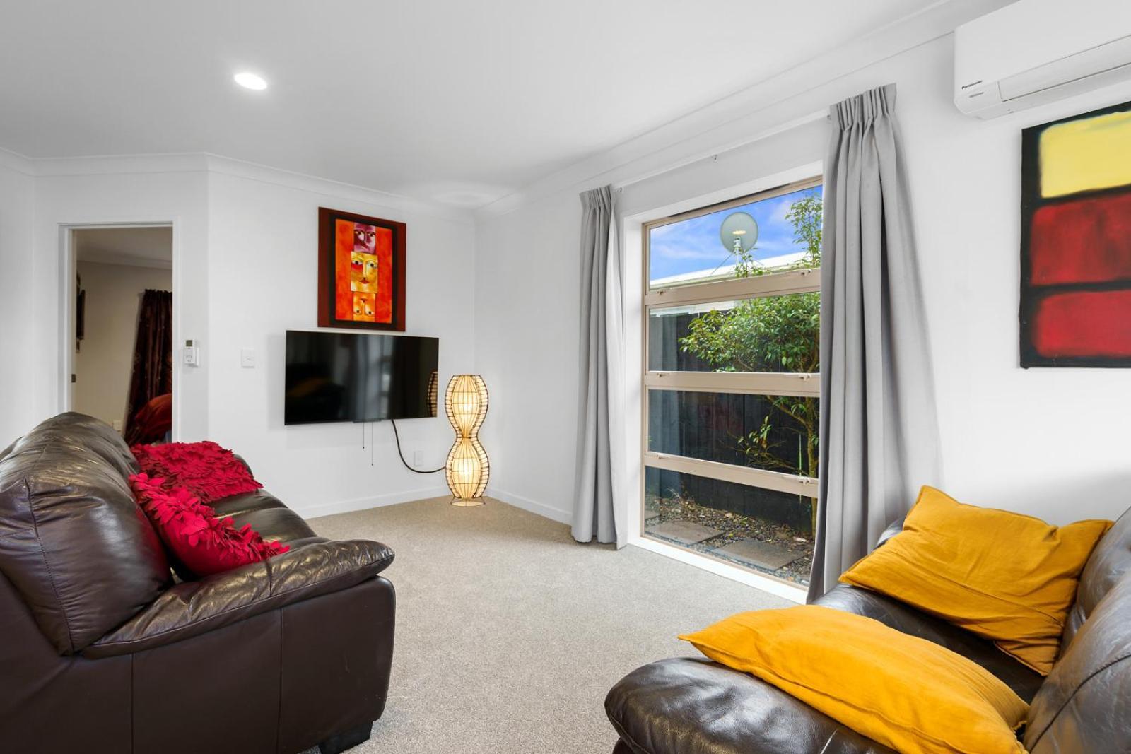Sunny, Quiet, 2-Bedroom Unit In Fabulous Location! Cambridge Dış mekan fotoğraf
