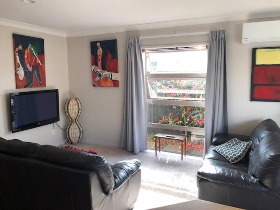 Sunny, Quiet, 2-Bedroom Unit In Fabulous Location! Cambridge Dış mekan fotoğraf