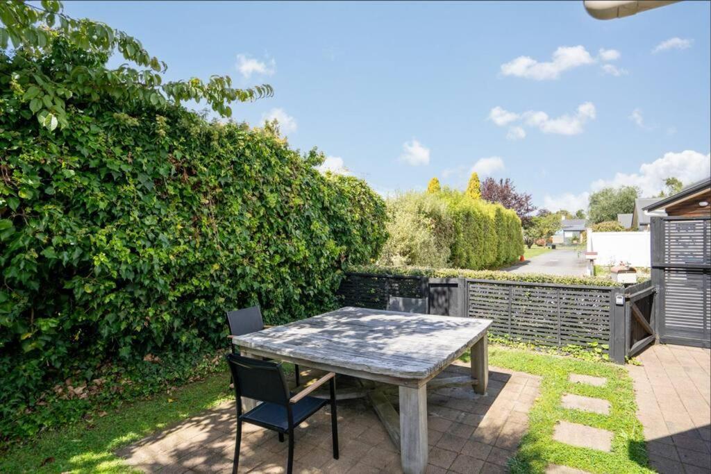 Sunny, Quiet, 2-Bedroom Unit In Fabulous Location! Cambridge Dış mekan fotoğraf